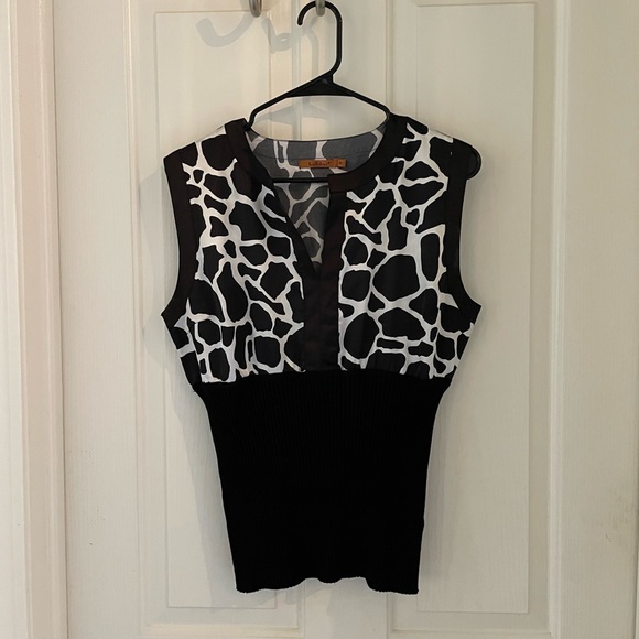 Belldini Tops - Sleeveless black and white top in XL